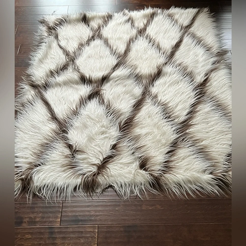 #Z GALLERIE RUG/ Throw, smoke free pet free home. White W/ Brown lines.